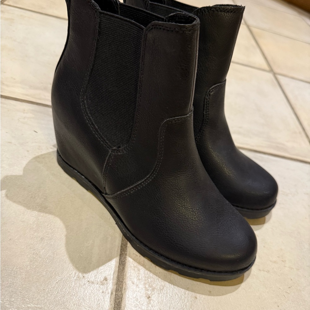 Universal Thread Black Ankle Booties